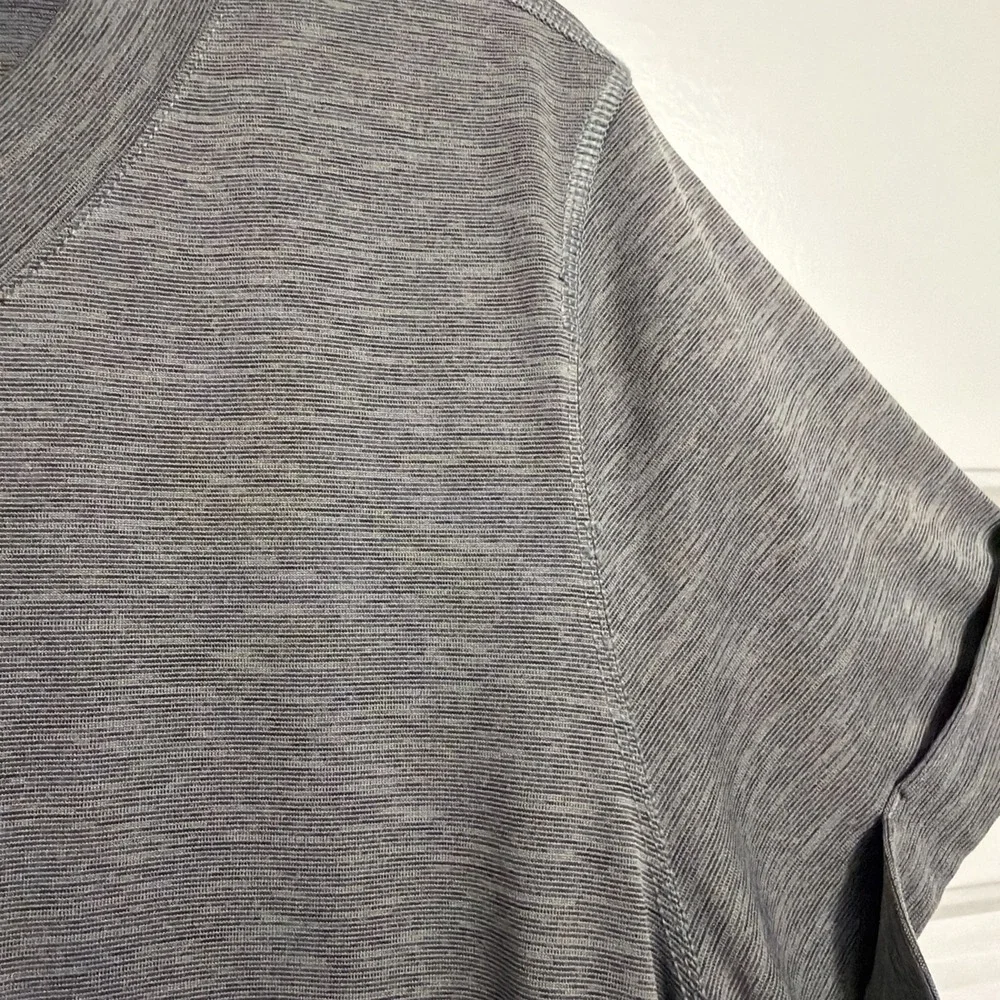 The North Face Womens Gray FlashDry V-Neck Short Sleeve Active T-Shirt Large - Picture 4 of 10
